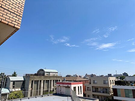 眺望や窓からの景色が良いと、家で過ごす時間も快適です。