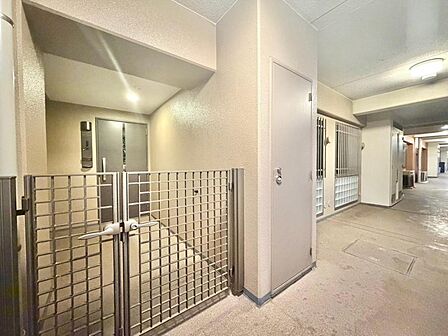 清潔感のある落ち着いた雰囲気の玄関です。