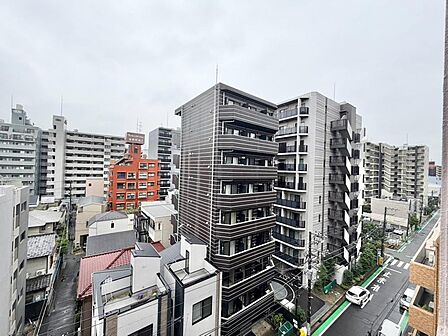 陽当たり・通風・開放感に恵まれた環境です。