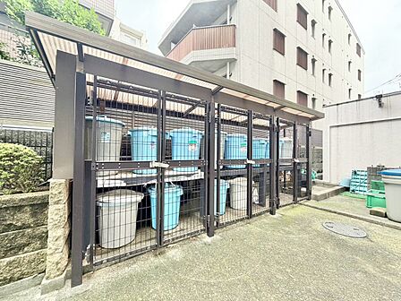 ゴミ置場。綺麗に管理されております。