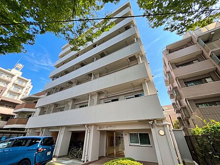 飽きのこないシンプルモダンな外観です。