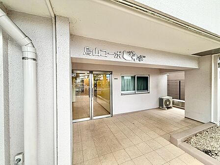 上質感漂う玄関アプローチです。