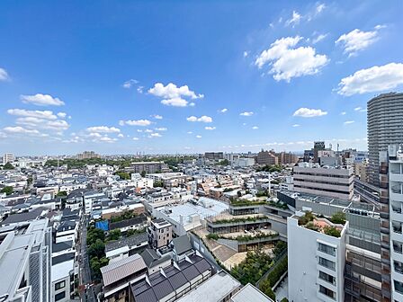 眺望や窓からの景色が良いと、家で過ごす時間も快適です。