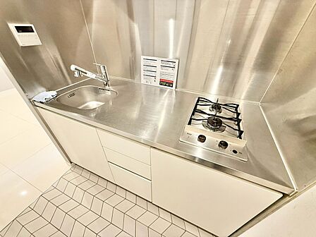 使いやすくスタイリッシュなキッチン空間になっております。