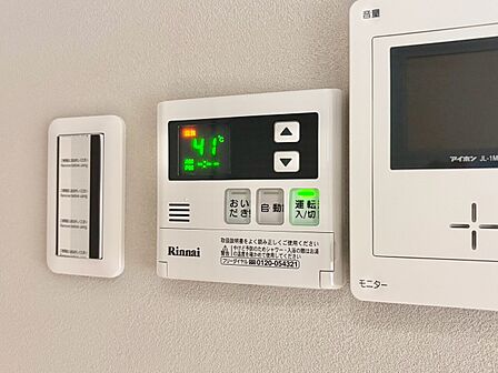 見やすい画面で操作しやすい給湯パネル。