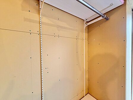 家電やスーツケース、ストック品など何でも片付く嬉しい空間です。