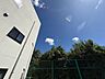 バルコニー：眺望や窓からの景色が良いと、家で過ごす時間も快適です。