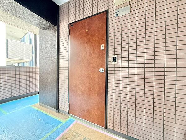 清潔感のある落ち着いた雰囲気の玄関です。