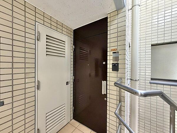 清潔感のある落ち着いた雰囲気の玄関です。