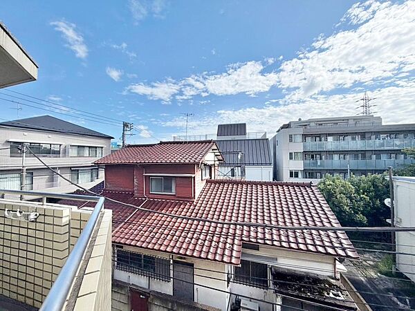 陽当たり・通風・開放感に恵まれた環境です。