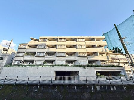飽きのこないシンプルモダンな外観です。