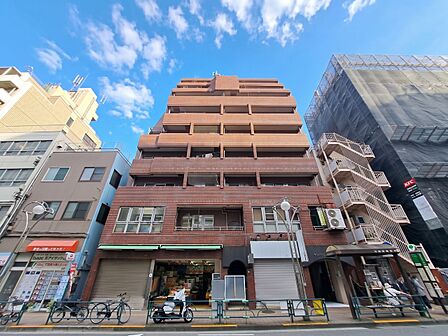 飽きのこないシンプルモダンな外観です。