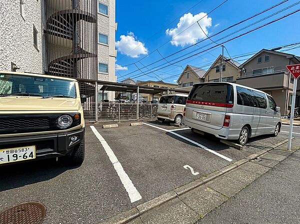 駐車スペースが嬉しいですね。※空き状況は都度ご確認下さい。
