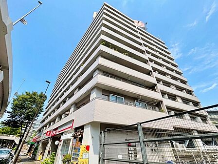 飽きのこないシンプルモダンな外観です。