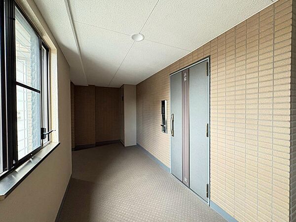 清潔感のある落ち着いた雰囲気の玄関です。