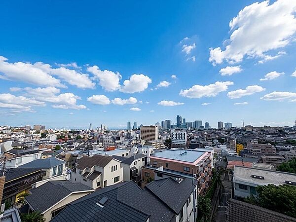 陽当たり・通風・開放感に恵まれた環境です。