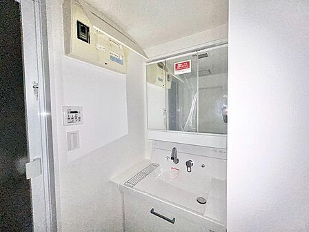 清潔感を感じられる洗面化粧台。