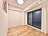 子供部屋：清かで艶やかな時間をもたらしてくれる室内です。