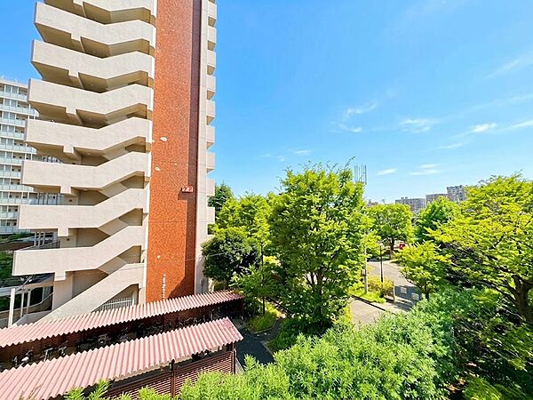 陽当たり・通風・開放感に恵まれた環境です。