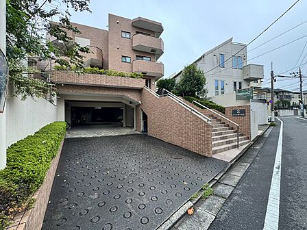 飽きのこないシンプルモダンな外観です。