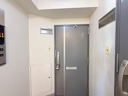 清潔感のある落ち着いた雰囲気の玄関です。