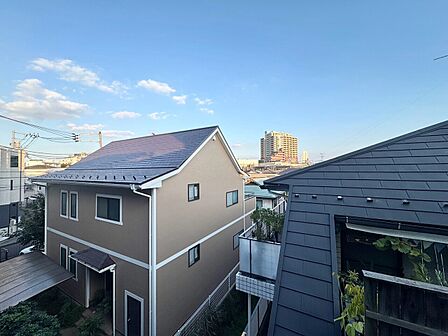 陽当たり・通風・開放感に恵まれた環境です。