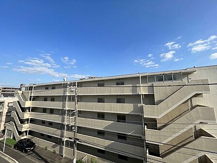 眺望や窓からの景色が良いと、家で過ごす時間も快適です。