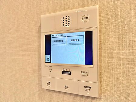 誰が来てもわかる様にモニター付きインターホンを設置。