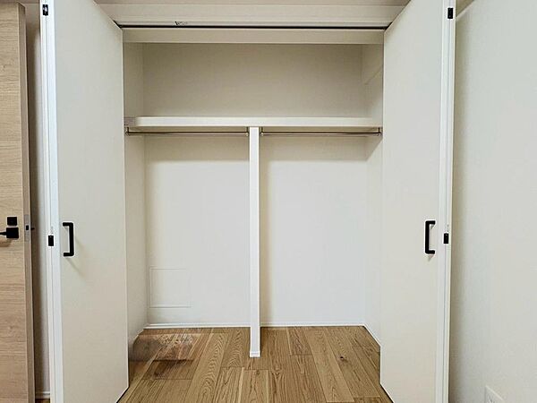 家電やスーツケース、ストック品など何でも片付く嬉しい空間です。