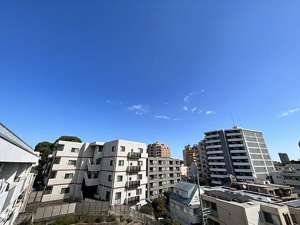 陽当たり・通風・開放感に恵まれた環境です。