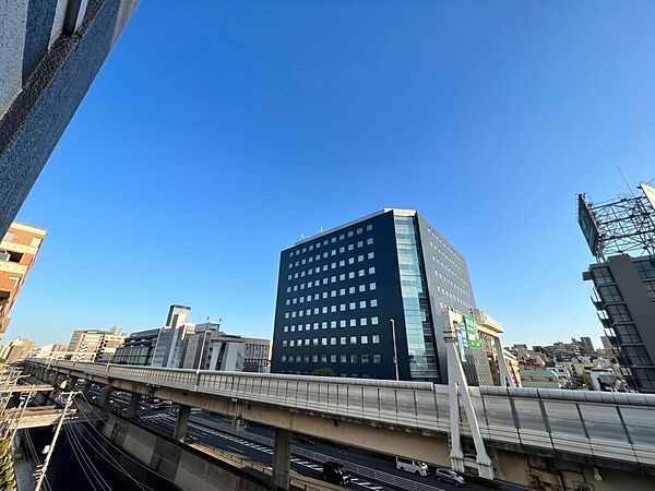 陽当たり・通風・開放感に恵まれた環境です。