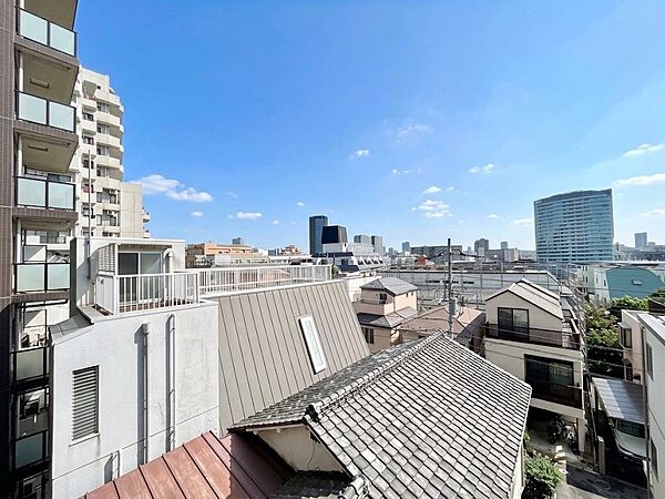 陽当たり・通風・開放感に恵まれた環境です。