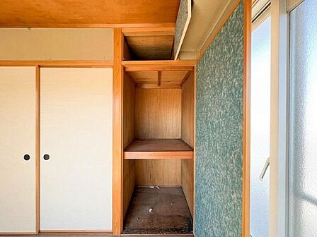 家電やスーツケース、ストック品など何でも片付く嬉しい空間です。