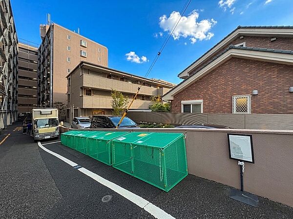 ゴミ置場。綺麗に管理されております。