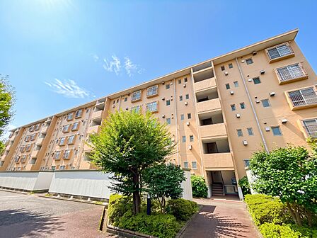 飽きのこないシンプルモダンな外観です。