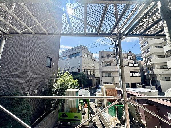 陽当たり・通風・開放感に恵まれた環境です。