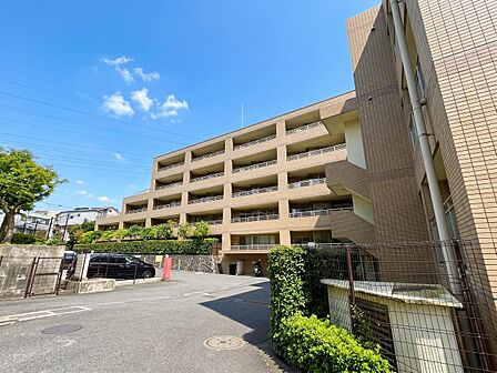忙しく過ぎゆく日常を置き去るほど、ゆったりした時間が流れる住環境。