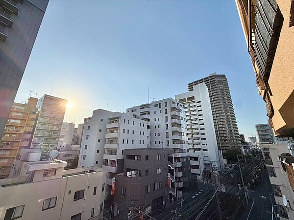 陽当たり・通風・開放感に恵まれた環境です。