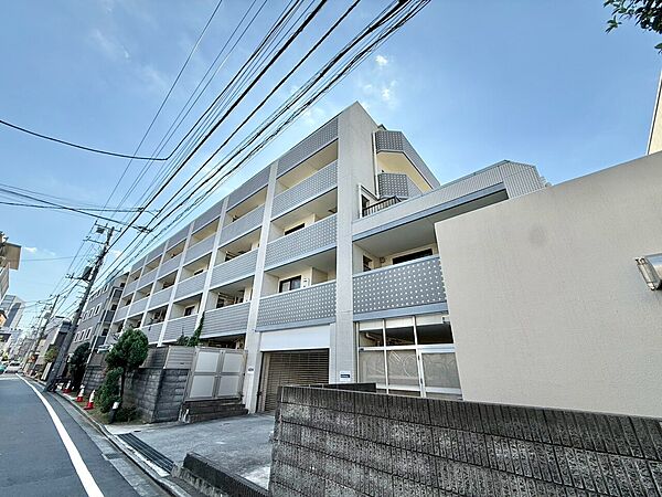 忙しく過ぎゆく日常を置き去るほど、ゆったりした時間が流れる住環境。