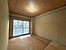 子供部屋：清かで艶やかな時間をもたらしてくれる室内です。