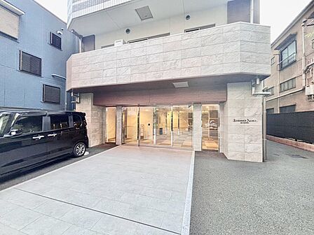 上質感漂う玄関アプローチです。