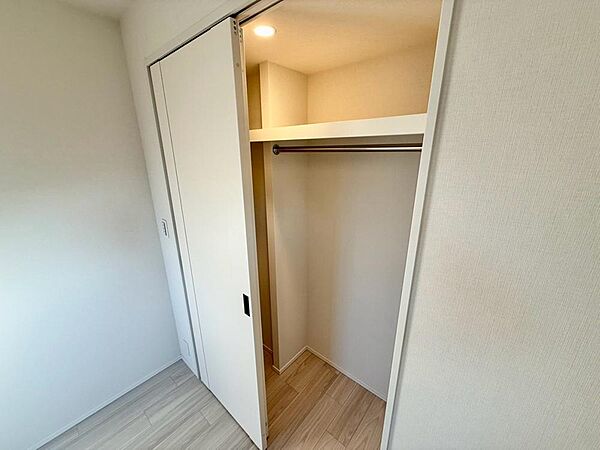 家電やスーツケース、ストック品など何でも片付く嬉しい空間です。