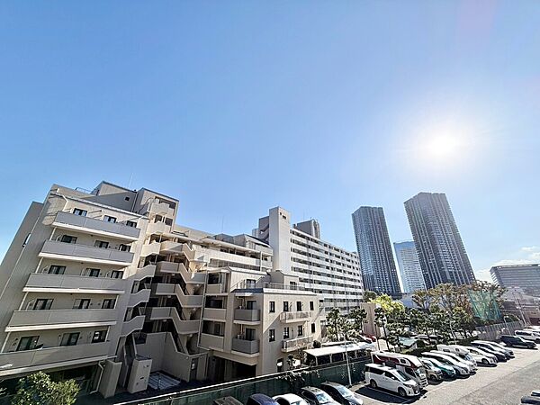 陽当たり・通風・開放感に恵まれた環境です。