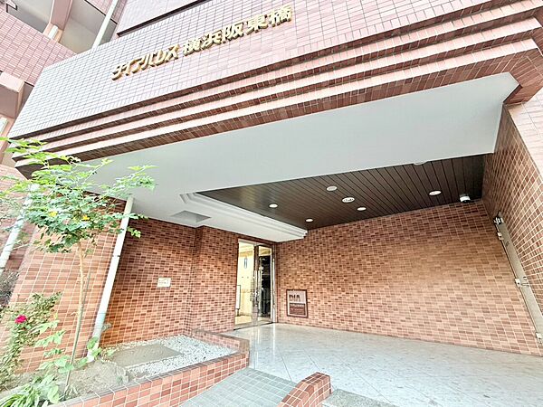 上質感漂う玄関アプローチです。
