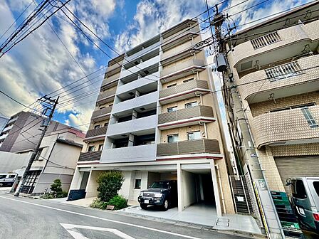 飽きのこないシンプルモダンな外観です。