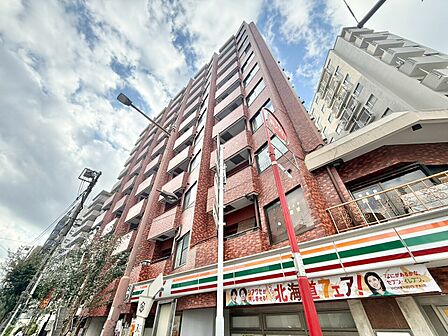 飽きのこないシンプルモダンな外観です。
