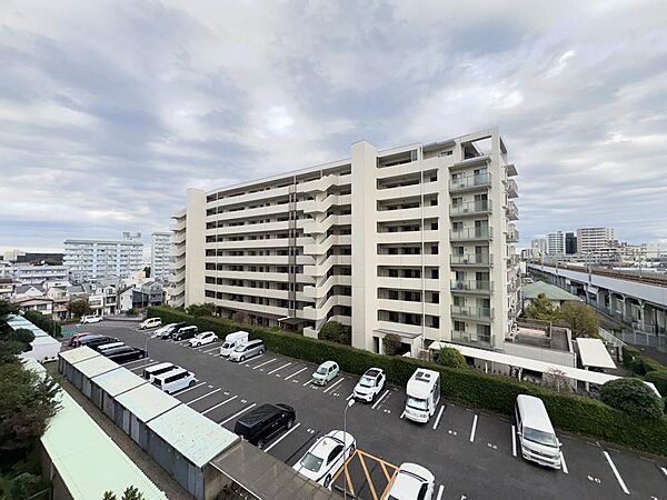 陽当たり・通風・開放感に恵まれた環境です。