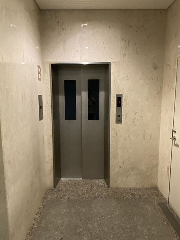 エレベーター完備。