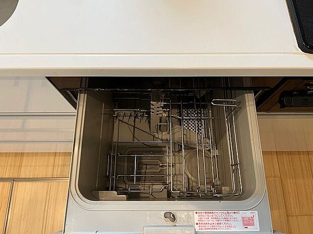 ビルトイン食洗機は作業スペースが広く使え、節約効果もあり、手洗いよりずっと清潔です。