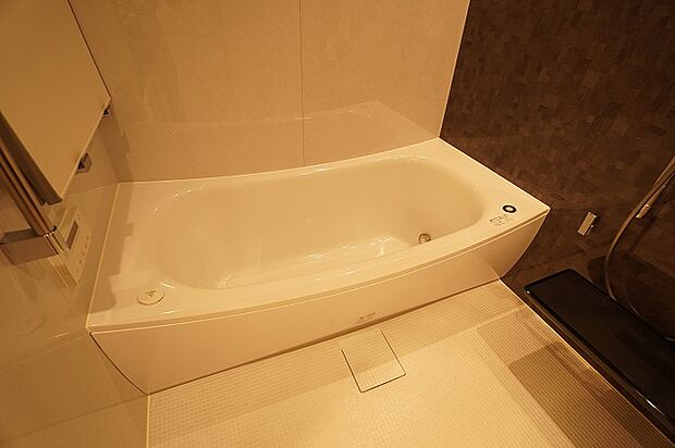 疲れを癒すお風呂は、ストレスなく使える空間であってほしい。心地よい空間でバスタイムをお過ごしください。